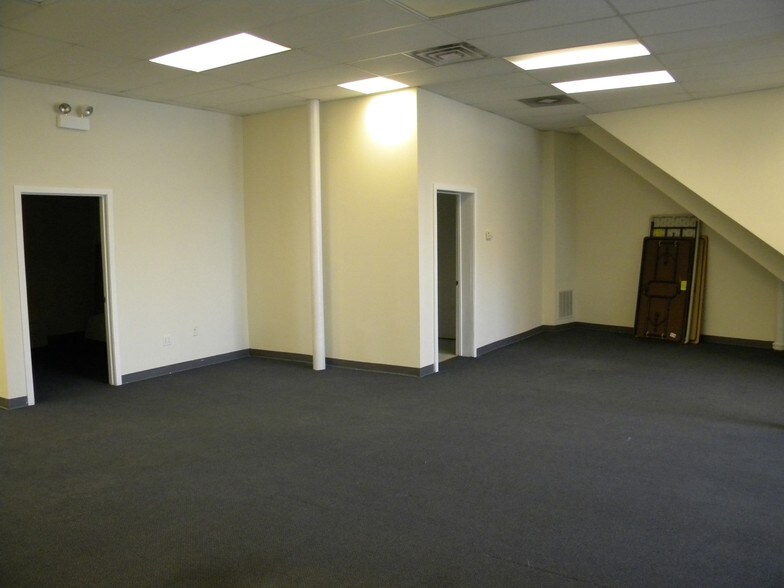 More Photos Of 1940-1952 N Elston Ave, Chicago Freestanding For Lease