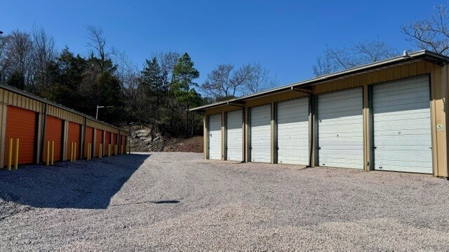 More Photos Of 130 Illinois St, Hot Springs National Park Self Storage For Sale