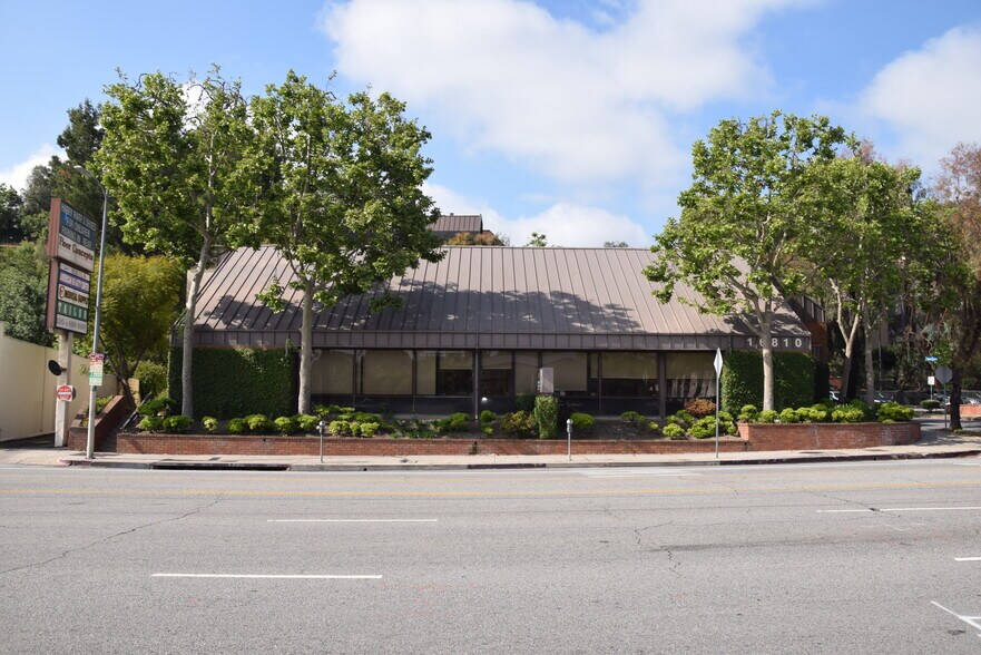 More Photos Of 16810 Ventura Blvd, Encino Loft Creative Space For Lease