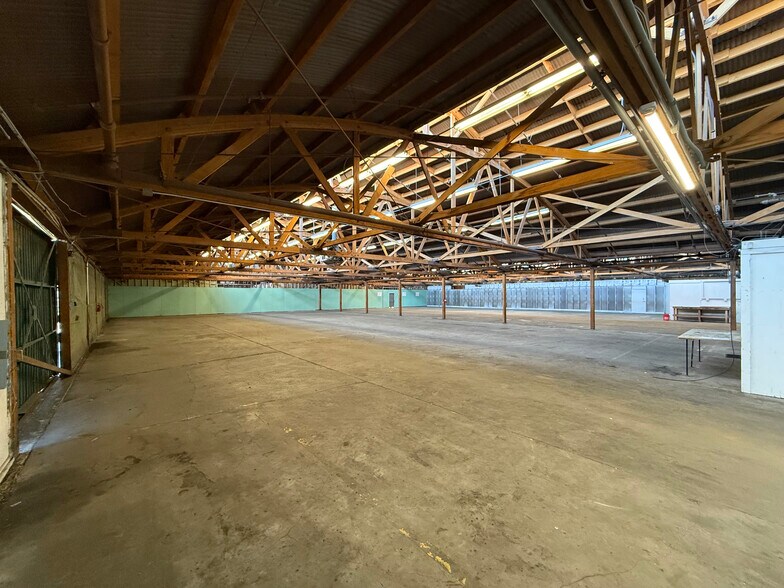 More Photos Of 2300 E Curry St, Long Beach Warehouse For Lease