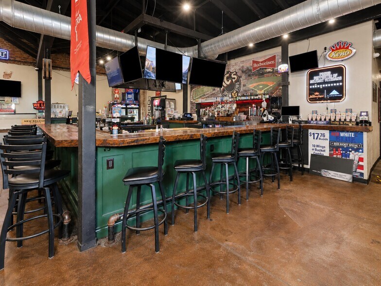 More Photos Of 409 Washington Ave, West Plains Flex For Sale