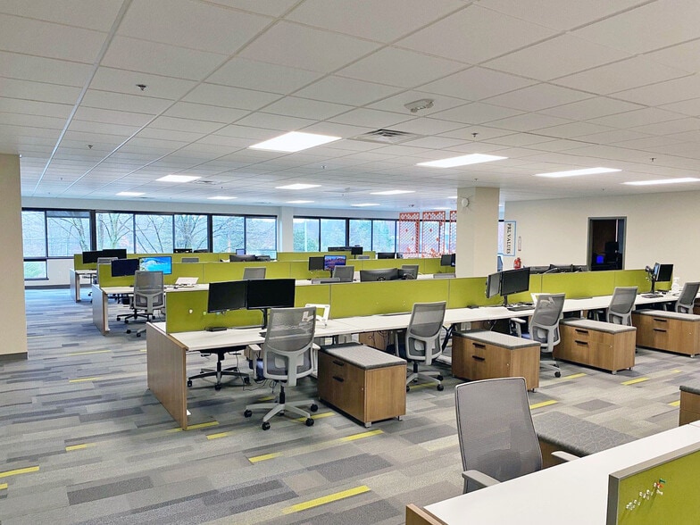 More Photos Of 316 Daniel Webster Hwy, Merrimack Flex For Sale