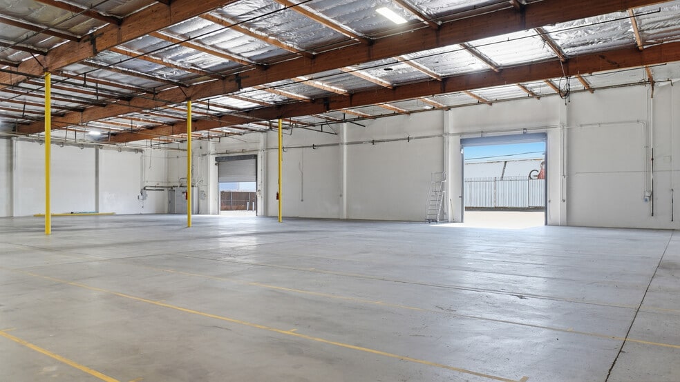 More Photos Of 8929 Oso Ave, Chatsworth Manufacturing For Lease