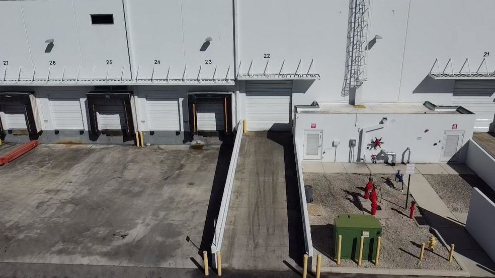 More Photos Of 3501 Burris Rd, Davie Distribution For Lease