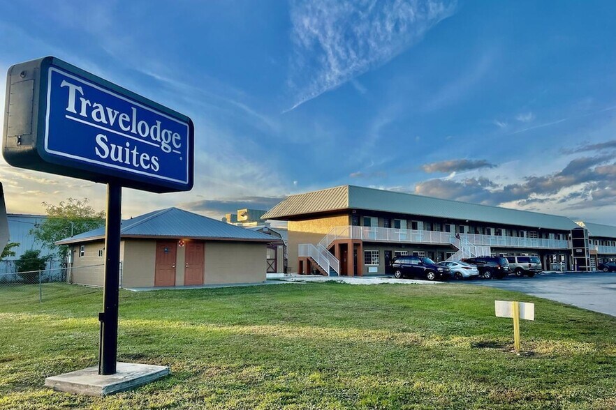 More Photos Of 1527 US Highway 441 SE, Okeechobee Hotel For Sale