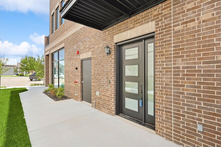 More Photos Of 767 W Main St, Coppell Storefront Retail Office For Sale