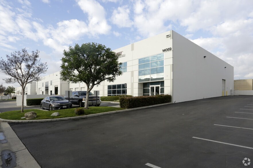 More Photos Of 14051-14055 Stage Rd, Santa Fe Springs Warehouse For Lease