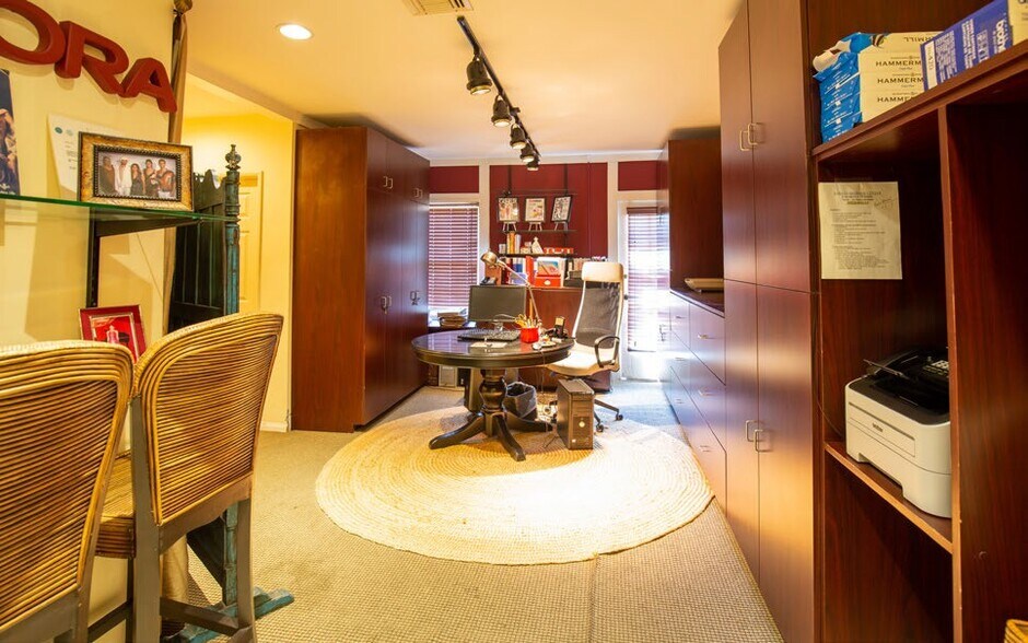 More Photos Of 8282 W Sunset Blvd, West Hollywood Office For Sale