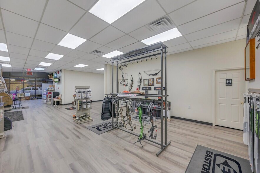 More Photos Of 116-120 Monahan Ave, Dunmore Flex For Lease