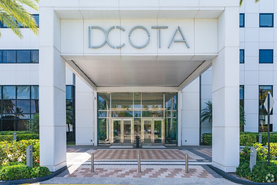 More Photos Of 1855 Griffin Rd, Dania Beach Office Residential For Lease