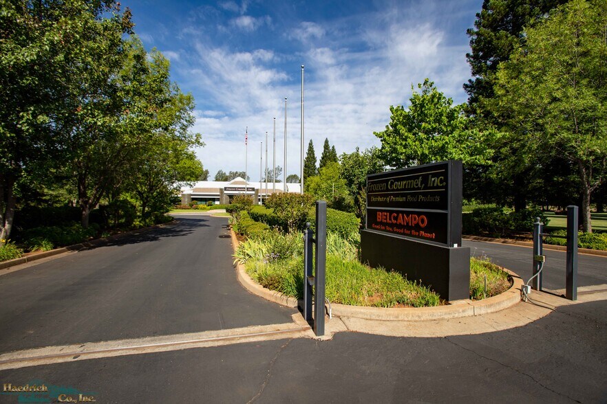 More Photos Of 5800 Airport Rd, Redding Warehouse For Lease