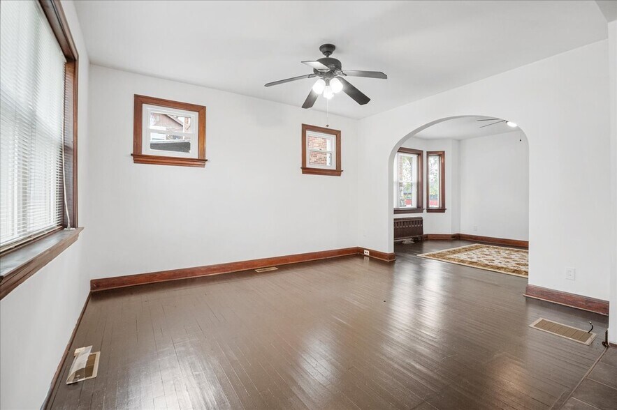 More Photos Of 8700 Gravois Rd, Saint Louis Storefront Retail Residential For Sale