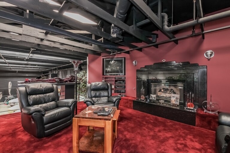 More Photos Of 611 S Glenwood Pl, Burbank Showroom For Sale