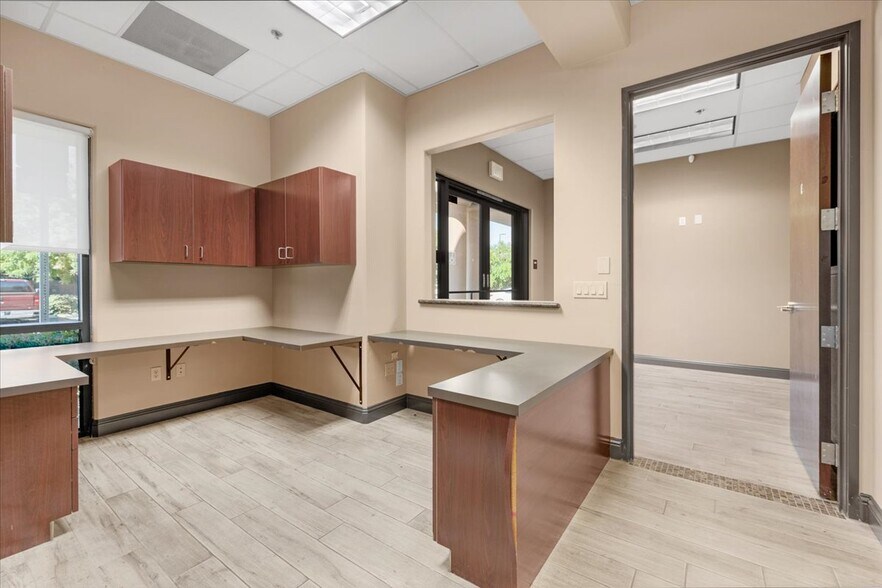 More Photos Of 7206 N Milburn Ave, Fresno Medical For Lease