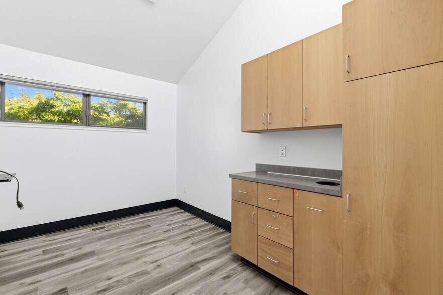 More Photos Of 47 Penny Ln, Watsonville Medical For Sale