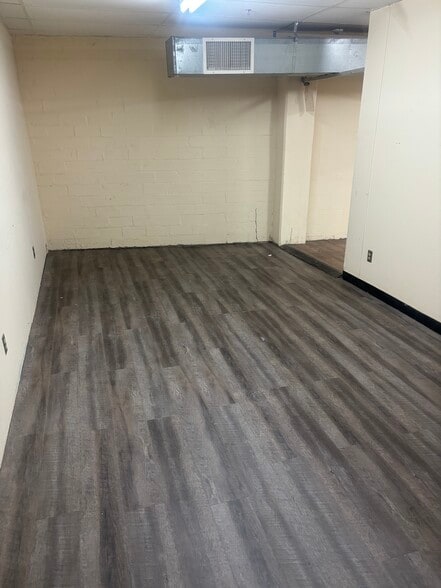 More Photos Of 2120 Walnut St, Jacksonville Warehouse For Lease