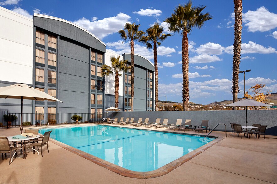 More Photos Of 1000 Fairgrounds Dr, Vallejo Hotel For Sale