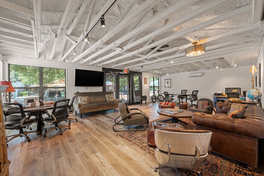 More Photos Of 2612 E Cesar Chavez St, Austin Loft Creative Space For Lease