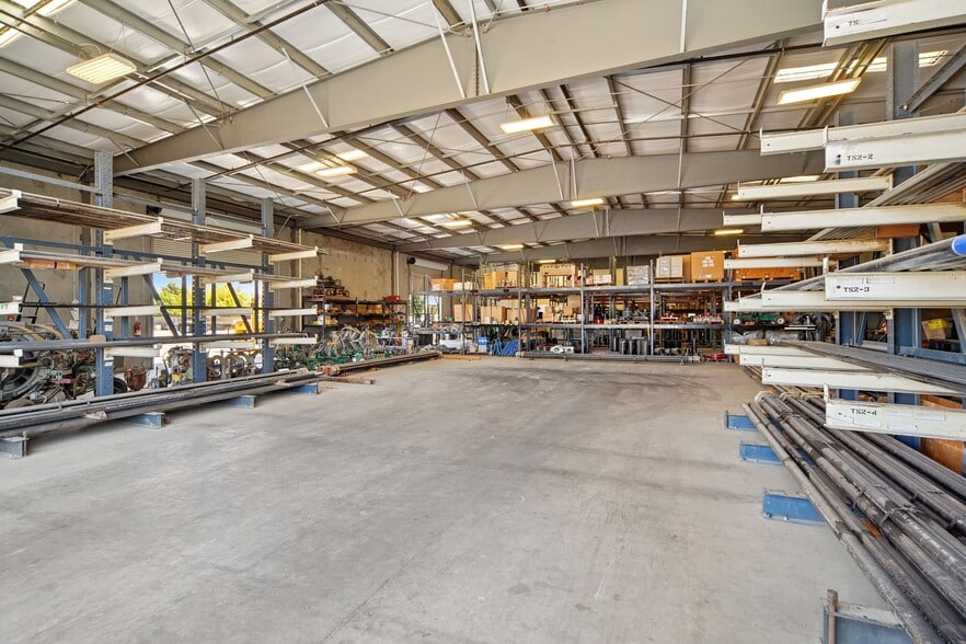 More Photos Of 19459 Flightpath Way, Bakersfield Warehouse For Lease