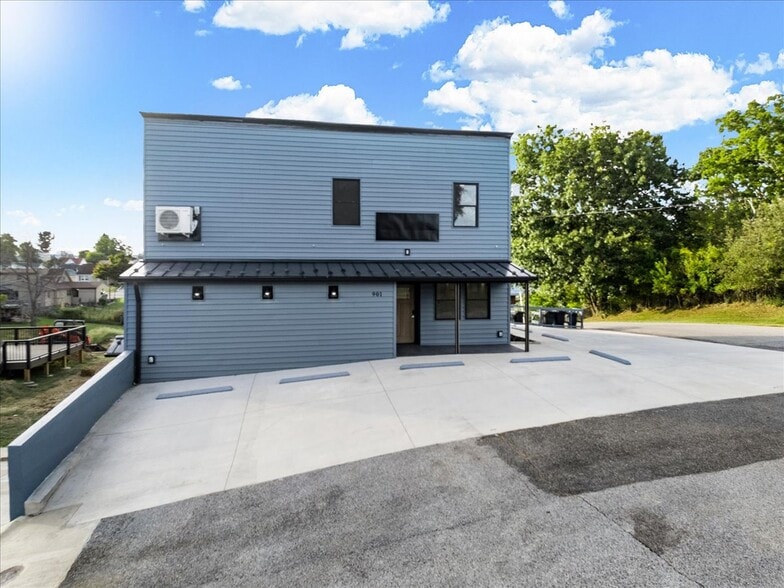 More Photos Of 901 8th St, Radford Apartments For Sale