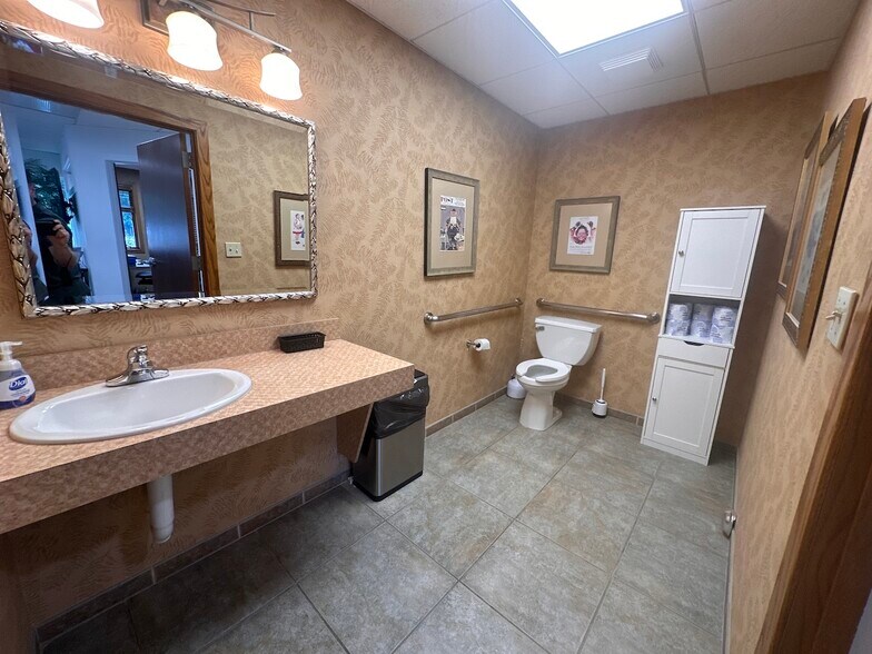 More Photos Of 1621 44th St SW, Grand Rapids Medical For Sale