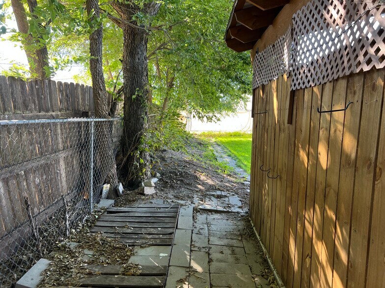 More Photos Of 804 S Bailey Ave, North Platte Flex For Sale