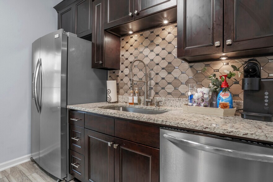 More Photos Of 1705 Government St, Ocean Springs Office For Sale