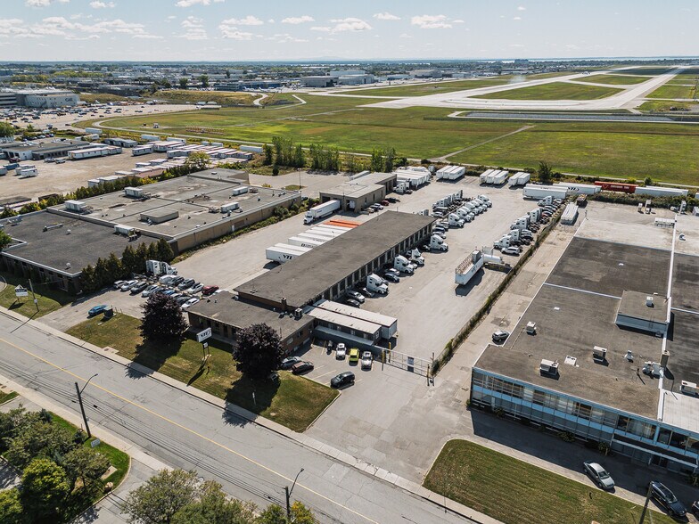 More Photos Of 700 Montée de Liesse, Montréal Distribution For Sale
