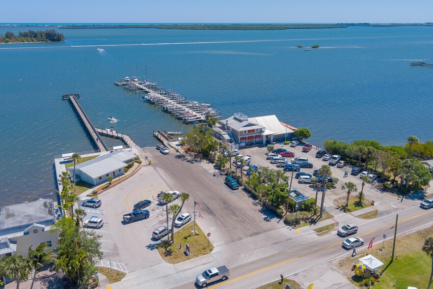 More Photos Of 806 Indian River Dr, Sebastian Marina For Sale