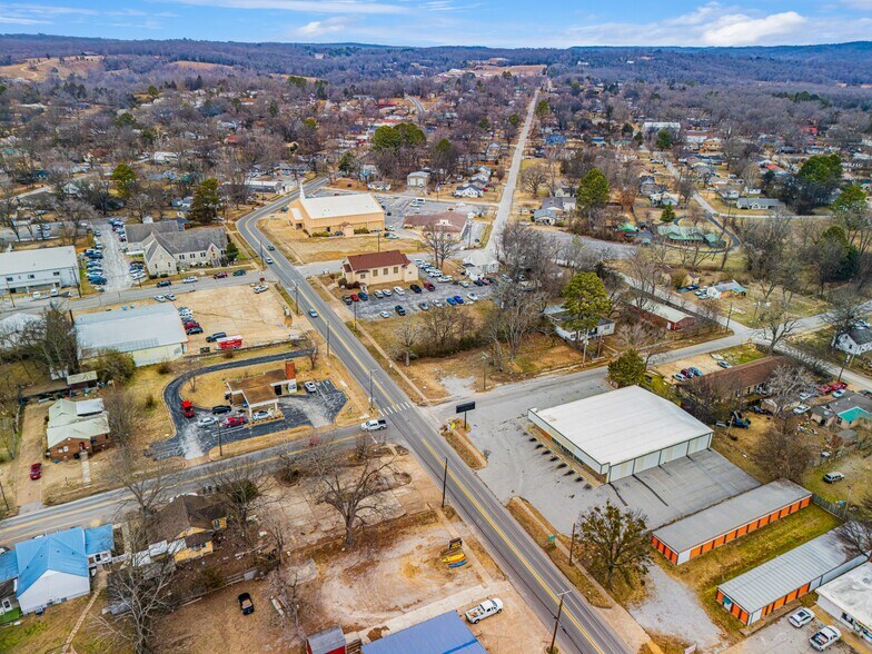 More Photos Of 858 N Central Ave, Batesville Freestanding For Lease