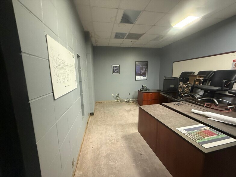 More Photos Of 911 N Frio St, San Antonio Manufacturing For Lease