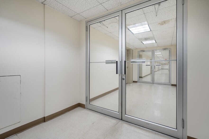More Photos Of 55-75 Erieview Plz, Cleveland Office For Sale