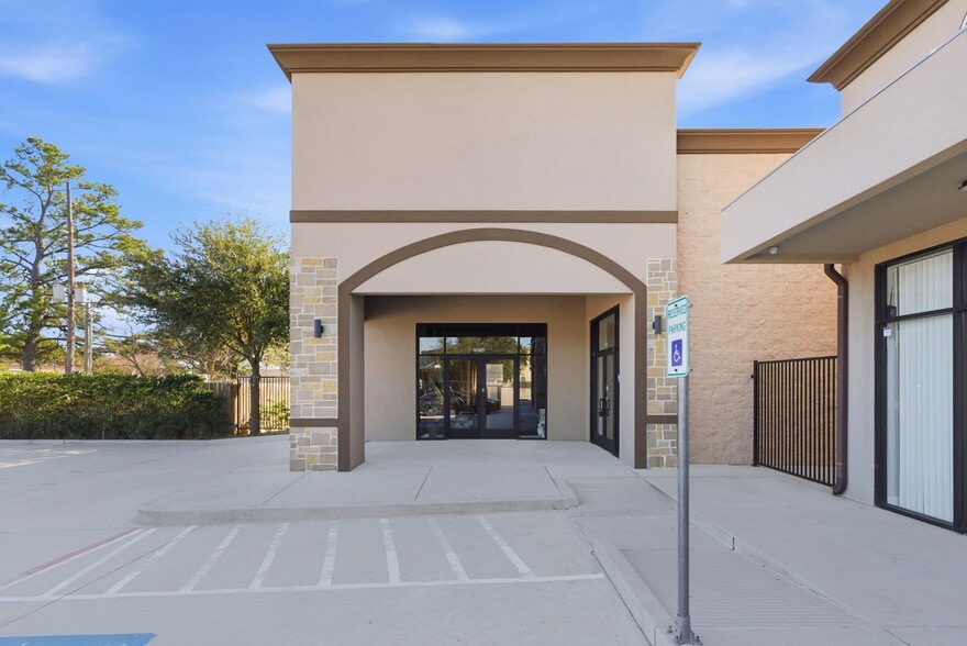 More Photos Of 8719 Highway 6 N, Houston Freestanding For Lease