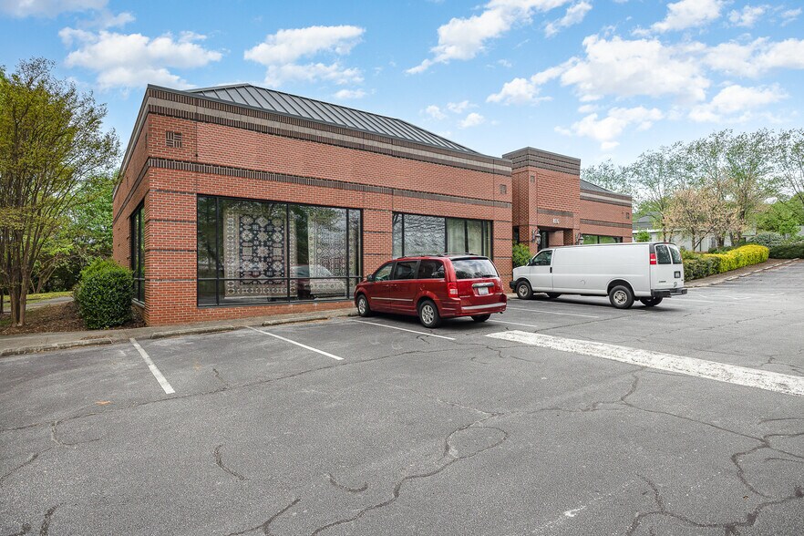 More Photos Of 816 Springfield Commons Dr, Raleigh Freestanding For Lease