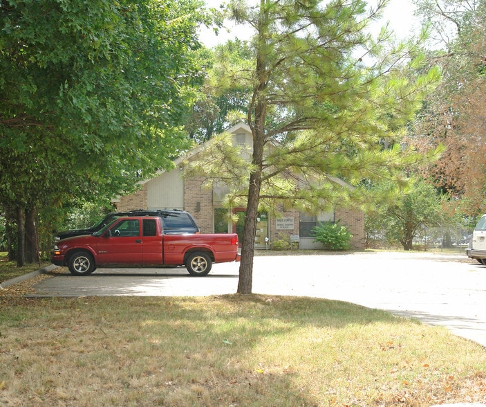 More Photos Of 27 W Township St, Fayetteville Office For Lease