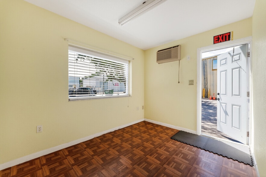 More Photos Of 4159 Electric Way, Port Charlotte Warehouse For Sale
