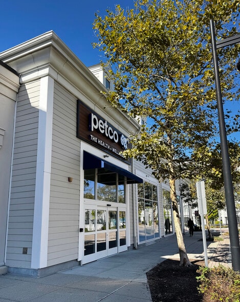 More Photos Of 215-421 Lincoln St, Hingham Unknown For Lease