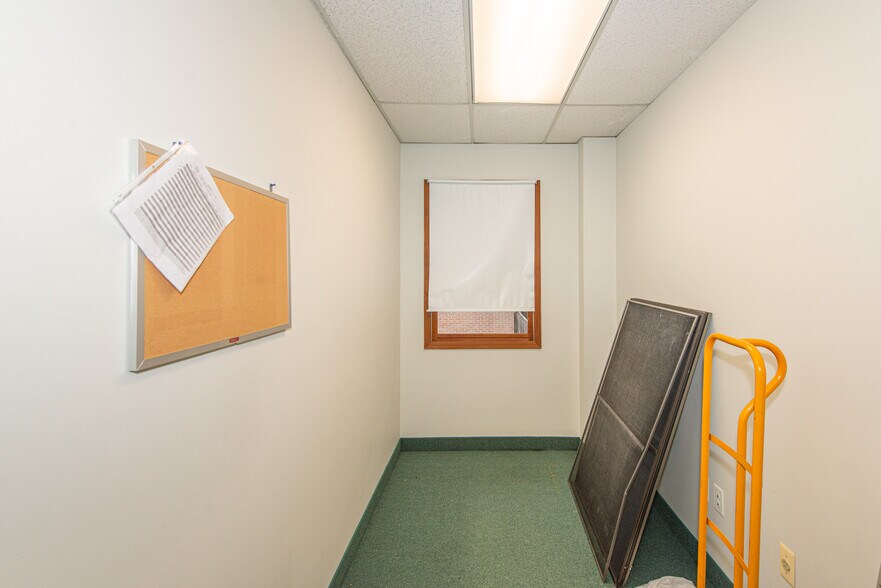 More Photos Of 59 E Mill Rd, Long Valley Office For Sale