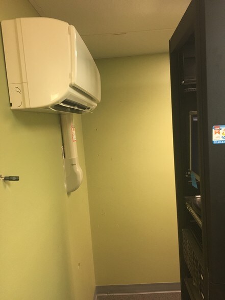 More Photos Of 2890 Harper Rd, Melbourne Industrial For Lease