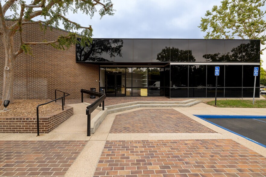 More Photos Of 20970 Warner Center Ln, Woodland Hills Medical For Sale