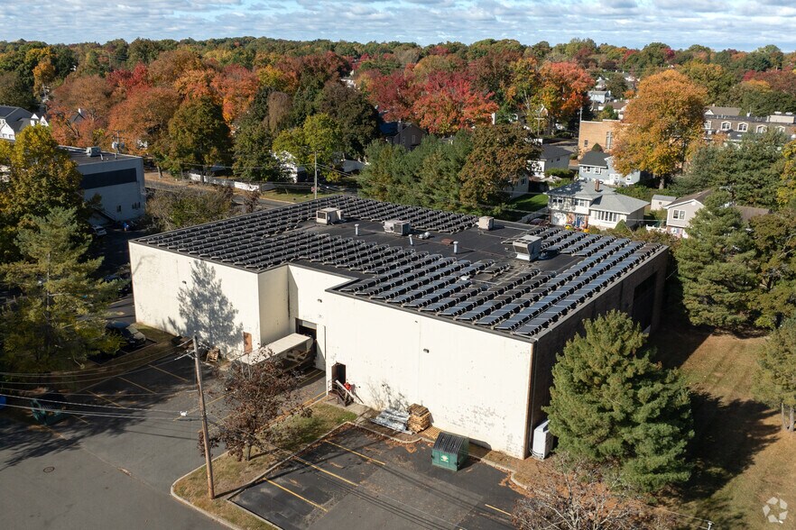 More Photos Of 190 Veterans Dr, Northvale Distribution For Lease