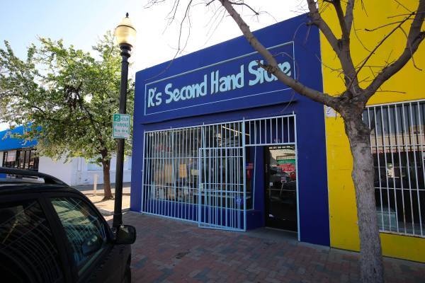 More Photos Of 911-913 Main St, Delano Storefront For Lease