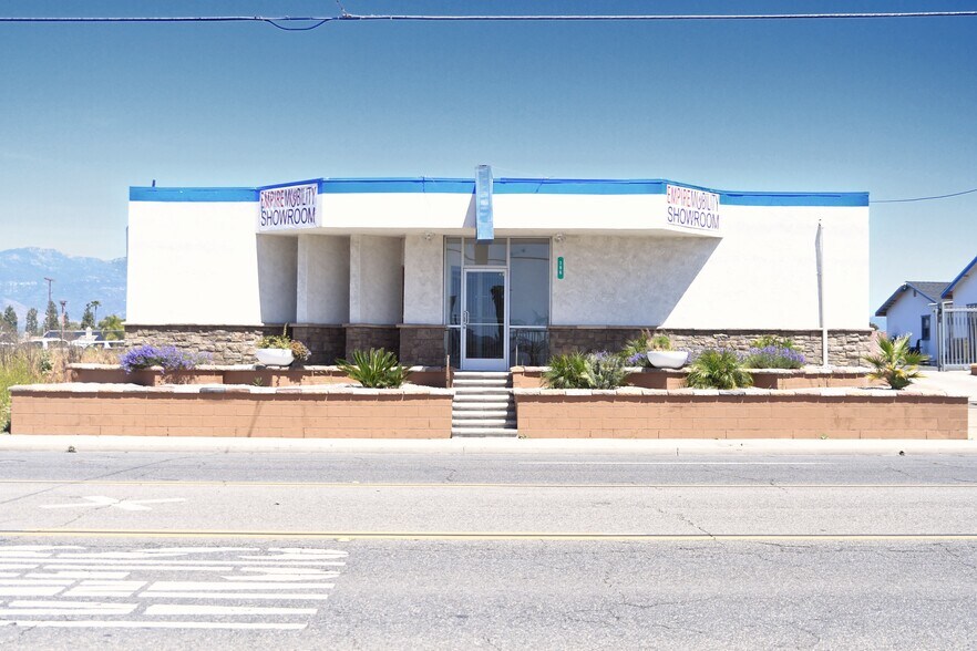 Primary Photo Of 796 N State St, Hemet General Retail For Sale