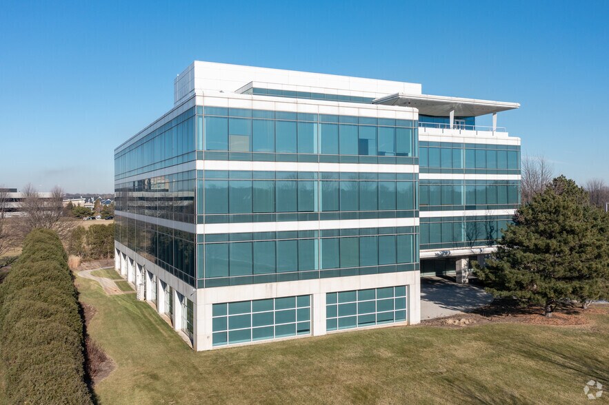 More Photos Of 800 Burr Ridge Pky, Burr Ridge Office For Lease