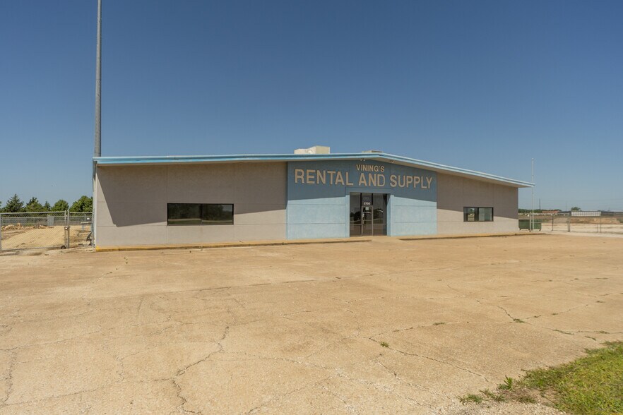 Primary Photo Of 3700 N 14th St, Ponca City Warehouse For Sale