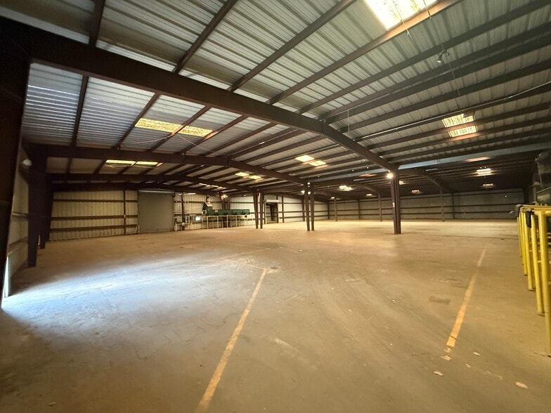 More Photos Of 15046 Grant Rd, Cypress Warehouse For Lease