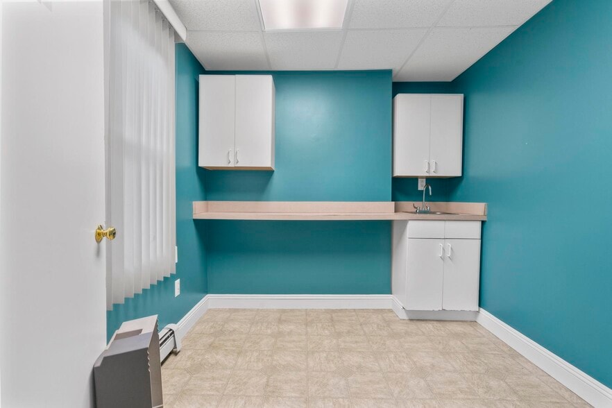 More Photos Of 256 Seaside Ave, Milford Medical For Lease