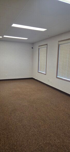 More Photos Of 2013 20 Ave, Nanton Office For Lease