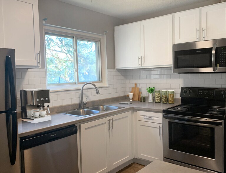 More Photos Of 3908 Cedar Grove Pky, Eagan Apartments For Sale