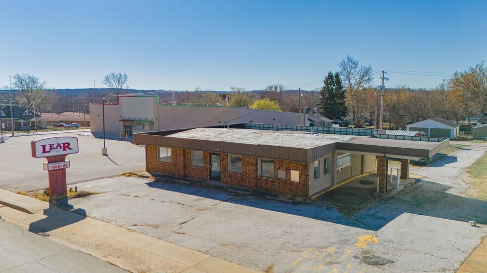 More Photos Of 104 E Tilden St, Humansville Bank For Sale